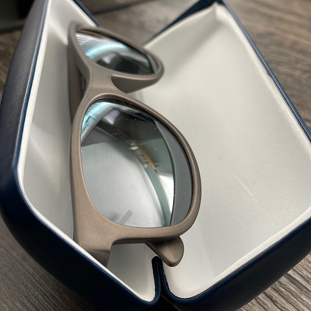 Used once men reks sunglasses look as new as seen in pictures, no scratches .